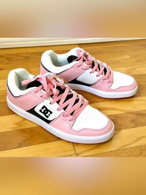 DC Pink, White & Black Kids Skate Sneakers.  New.